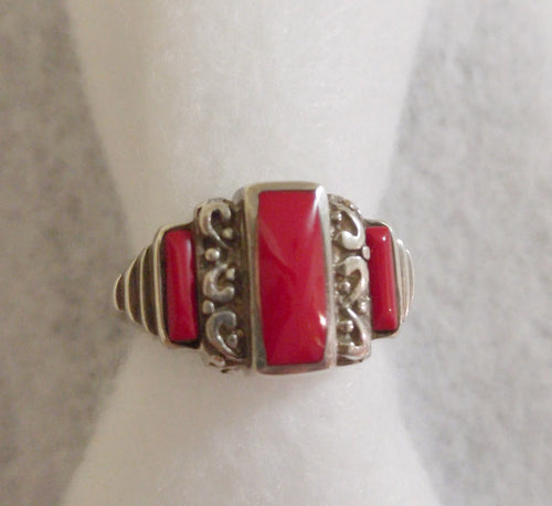 STERLING SILVER AND CARNELIAN STONE RING